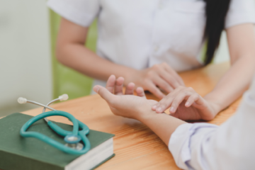 Effects of acute lower leg heating on aortic pulse wave reflection in postmenopausal women