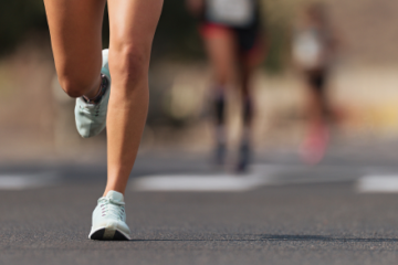 Runners with reduced pace exhibit a short stride length and high muscle damage values of at the end of a marathon